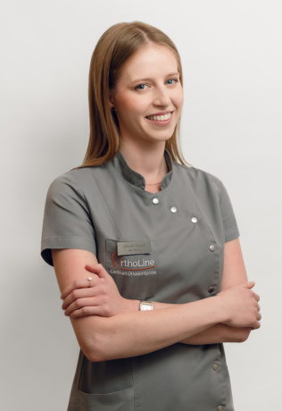 lek. dent. Aleksandra Wieczorek - Dentist